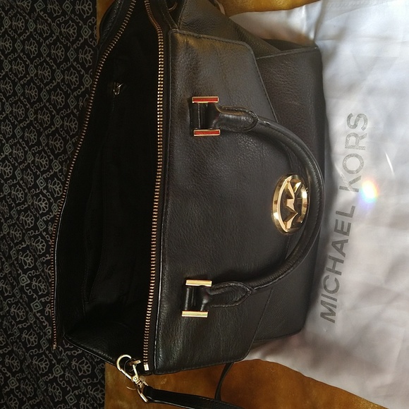 Michael Kors - Picture 2 of 2